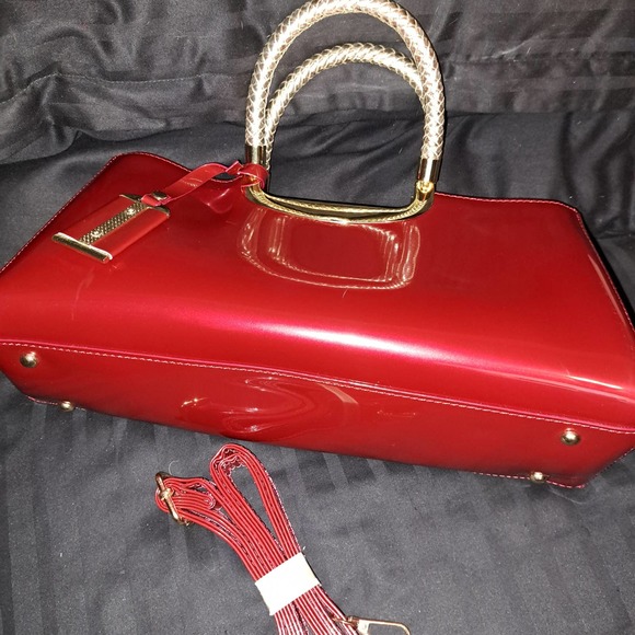 New sassy and sexy top handle box in delicious red - Picture 2 of 8